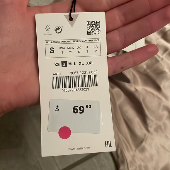 brand new dress with a defect, a bit too small for me - Picture 3 of 4